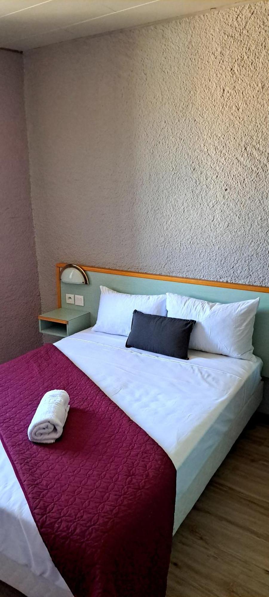 Hotel Restaurant Les Alizes Loriol Le Pouzin Bagian luar foto